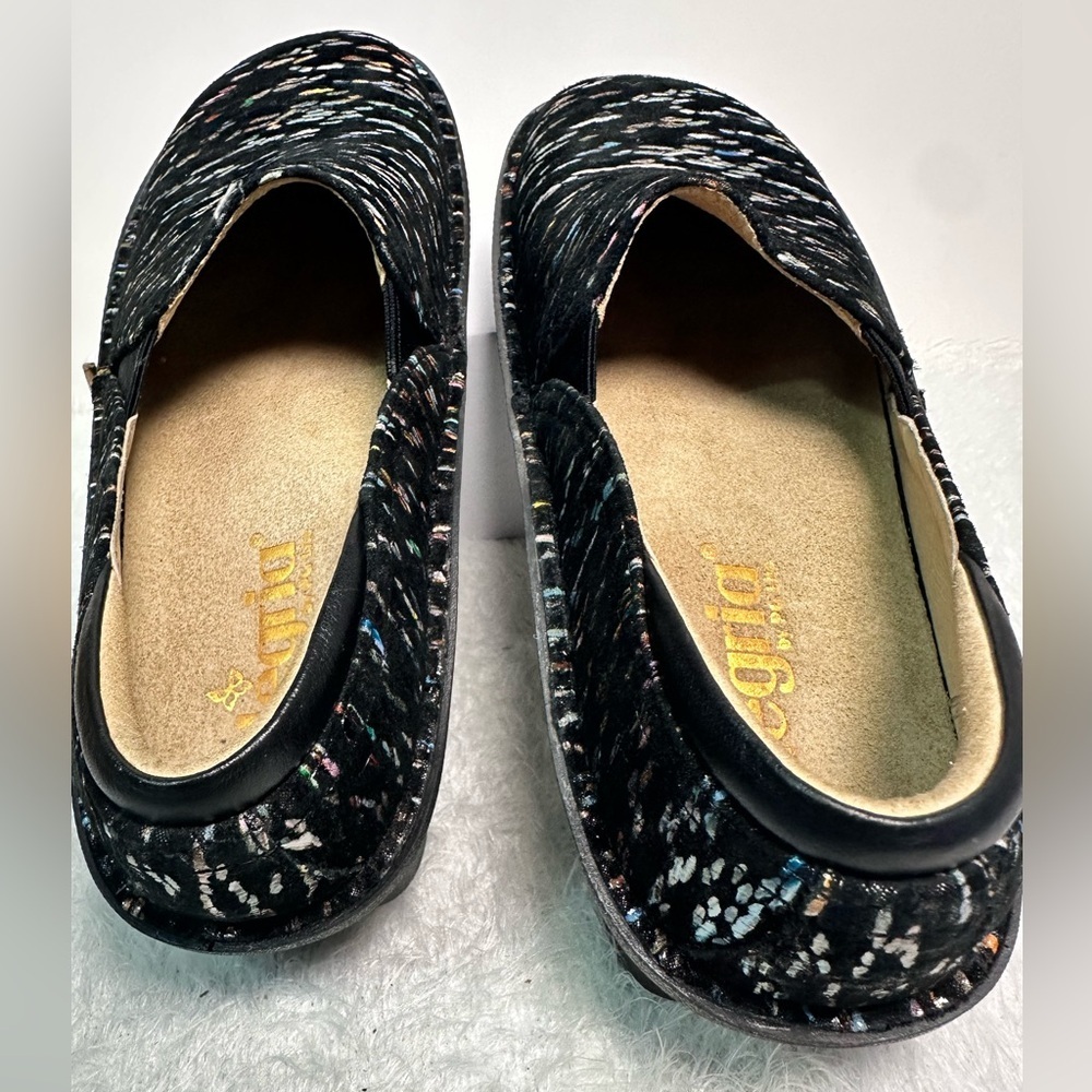 Alegria Black Mules & Clogs with Glossy Finish 🦋 - Picture 9 of 10